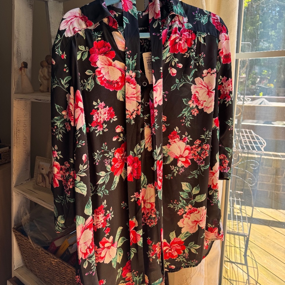 Torrid floral top with a belt